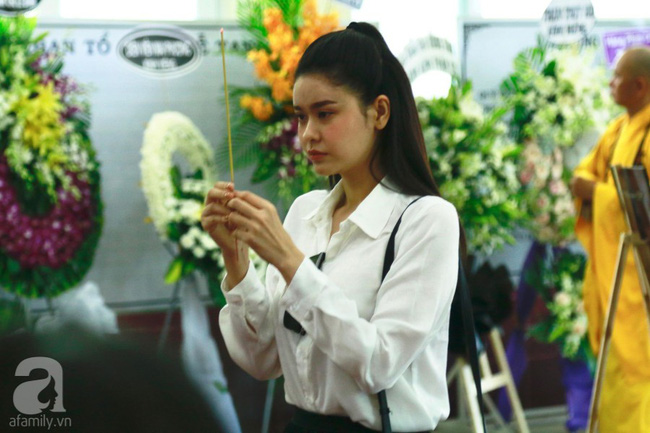 Lội mưa gió, NSƯT Thành Lộc, Minh Hằng và nhiều nghệ sĩ khác vẫn đến lễ viếng cố nghệ sĩ Lê Bình-5