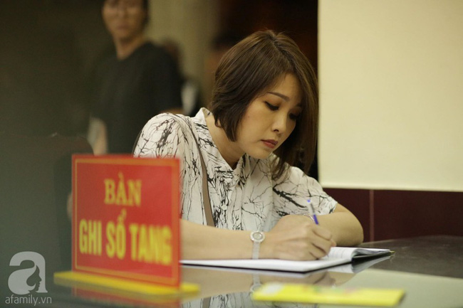 Lội mưa gió, NSƯT Thành Lộc, Minh Hằng và nhiều nghệ sĩ khác vẫn đến lễ viếng cố nghệ sĩ Lê Bình-6