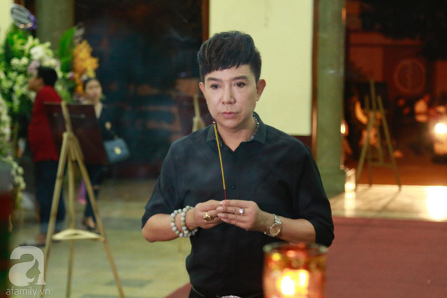 Lội mưa gió, NSƯT Thành Lộc, Minh Hằng và nhiều nghệ sĩ khác vẫn đến lễ viếng cố nghệ sĩ Lê Bình-10
