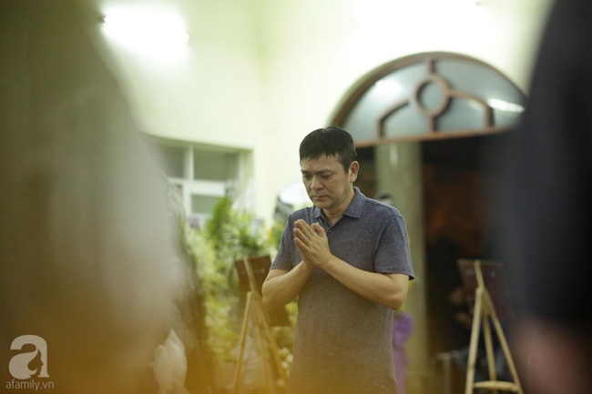 Lội mưa gió, NSƯT Thành Lộc, Minh Hằng và nhiều nghệ sĩ khác vẫn đến lễ viếng cố nghệ sĩ Lê Bình-21