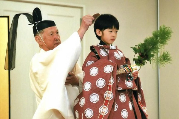 Hoàng tử bé Hisahito: Người thừa kế cuối cùng của Hoàng gia Nhật, được nuôi dạy một cách khác người” nhưng dân chúng lại đồng tình ủng hộ-3