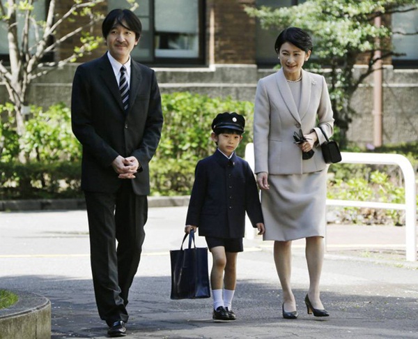 Hoàng tử bé Hisahito: Người thừa kế cuối cùng của Hoàng gia Nhật, được nuôi dạy một cách khác người” nhưng dân chúng lại đồng tình ủng hộ-4