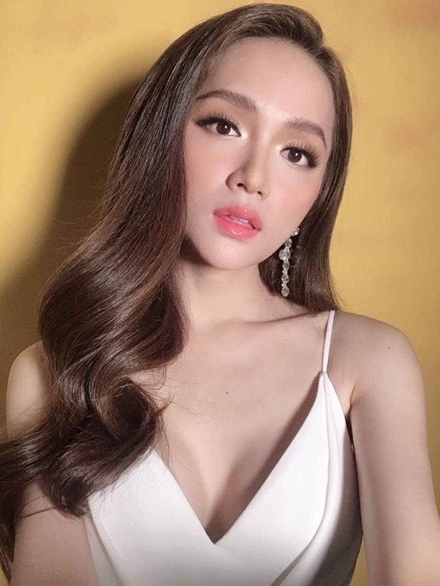 Tung loạt ảnh mới xinh đẹp nhưng biểu cảm cuối của Hương Giang khiến ai cũng phì cười-1