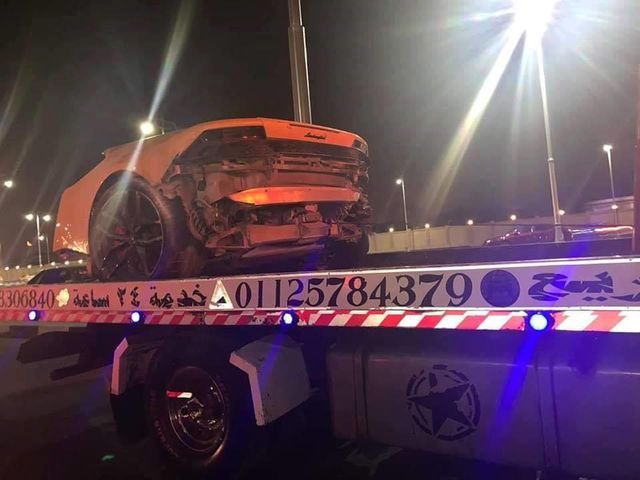 Siêu xe Lamborghini rách làm đôi sau tai nạn, tài xế chỉ bị thương nhẹ-7