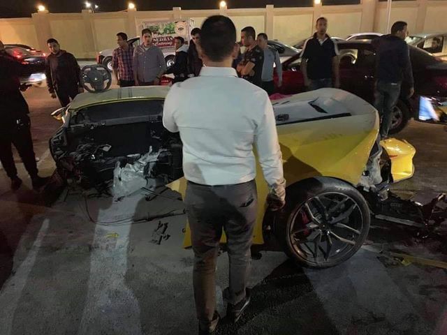 Siêu xe Lamborghini rách làm đôi sau tai nạn, tài xế chỉ bị thương nhẹ-3