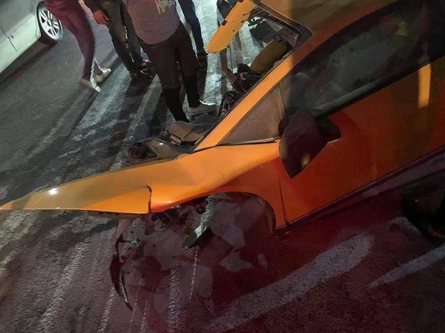 Siêu xe Lamborghini rách làm đôi sau tai nạn, tài xế chỉ bị thương nhẹ-2