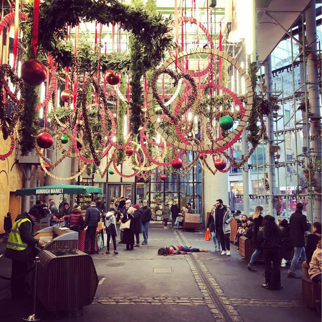 Chán ngán với chụp ảnh selfie? Hãy thử kiểu phản selfie của cô nàng quái đản này-7