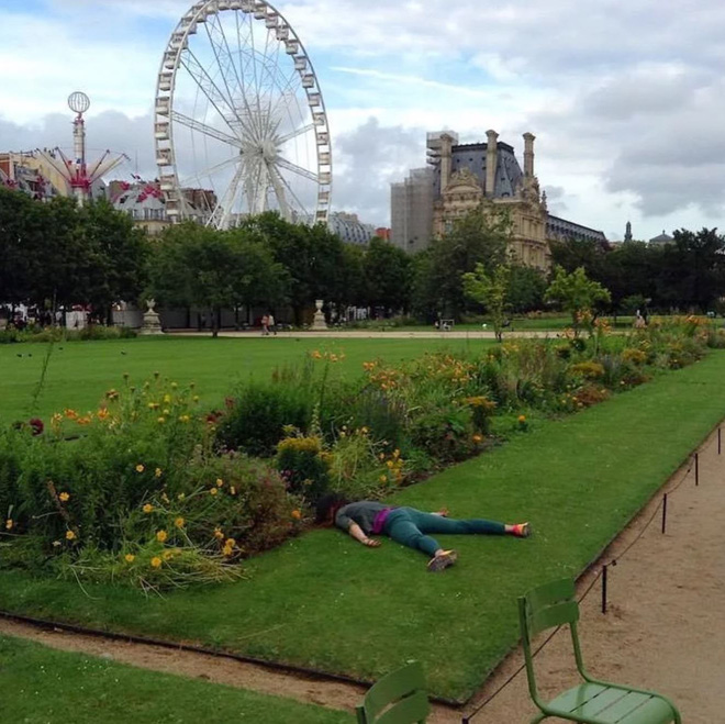 Chán ngán với chụp ảnh selfie? Hãy thử kiểu phản selfie của cô nàng quái đản này-8