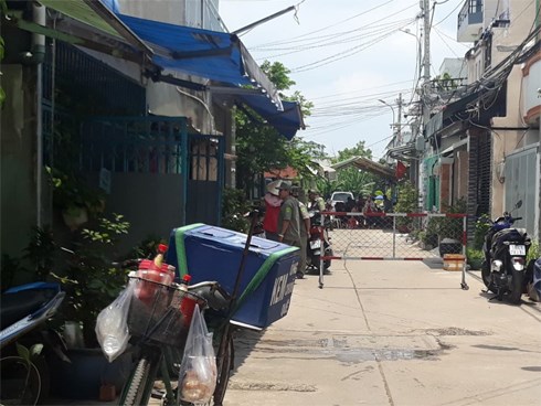 Vụ nghịch tử sát hại mẹ, bà ngoại và dì ở Sài Gòn: Tiếng khóc nghẹn bất lực của người cha trong đêm mưa