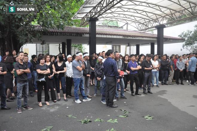 Hàng nghìn người oà khóc trong đám tang đông chưa từng có tiễn đưa cô giáo bị xe Mercedes đâm tử vong ở hầm Kim Liên-4