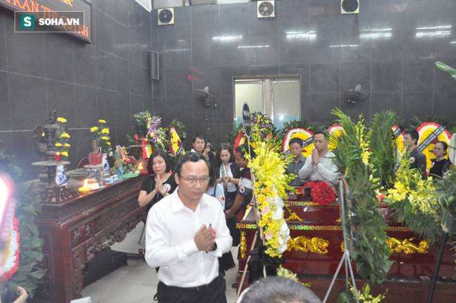 Hàng nghìn người oà khóc trong đám tang đông chưa từng có tiễn đưa cô giáo bị xe Mercedes đâm tử vong ở hầm Kim Liên-12