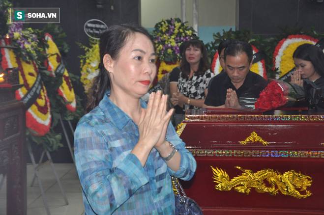 Hàng nghìn người oà khóc trong đám tang đông chưa từng có tiễn đưa cô giáo bị xe Mercedes đâm tử vong ở hầm Kim Liên-8