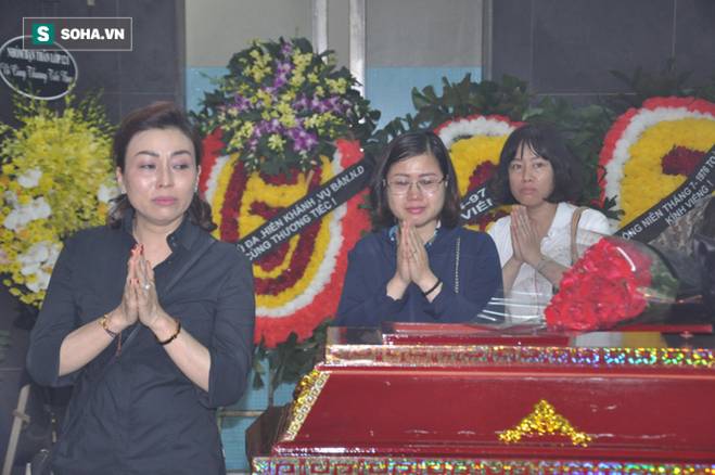 Hàng nghìn người oà khóc trong đám tang đông chưa từng có tiễn đưa cô giáo bị xe Mercedes đâm tử vong ở hầm Kim Liên-9