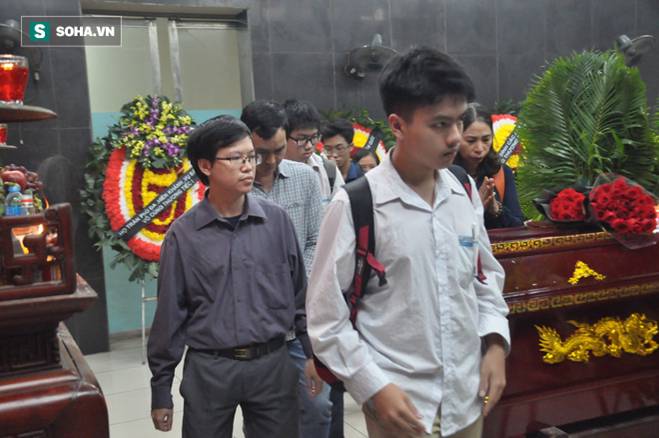 Hàng nghìn người oà khóc trong đám tang đông chưa từng có tiễn đưa cô giáo bị xe Mercedes đâm tử vong ở hầm Kim Liên-20