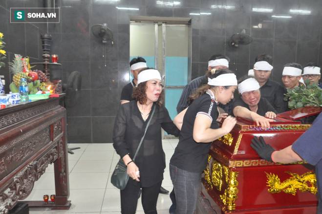 Hàng nghìn người oà khóc trong đám tang đông chưa từng có tiễn đưa cô giáo bị xe Mercedes đâm tử vong ở hầm Kim Liên-26