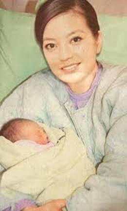 Lưu Thi Thi ở phòng VIP đắt đỏ để sinh con nhưng nhìn sang Trương Bá Chi, Triệu Vy khi sinh con thì ai cũng choáng váng-2