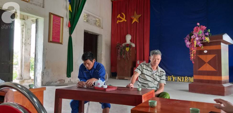 Vụ con trai bị bố ruột nhốt như vật nuôi trong chuồng đầy ruồi muỗi: Chúng tôi đã nhiều lần góp ý nhưng ông ấy không nghe-1