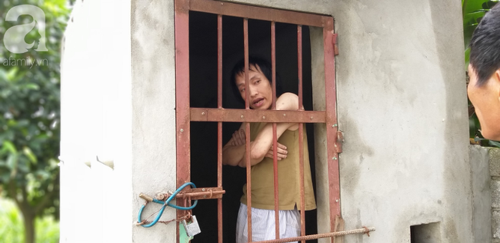 Vụ con trai bị bố ruột nhốt như vật nuôi trong chuồng đầy ruồi muỗi: Chúng tôi đã nhiều lần góp ý nhưng ông ấy không nghe-4