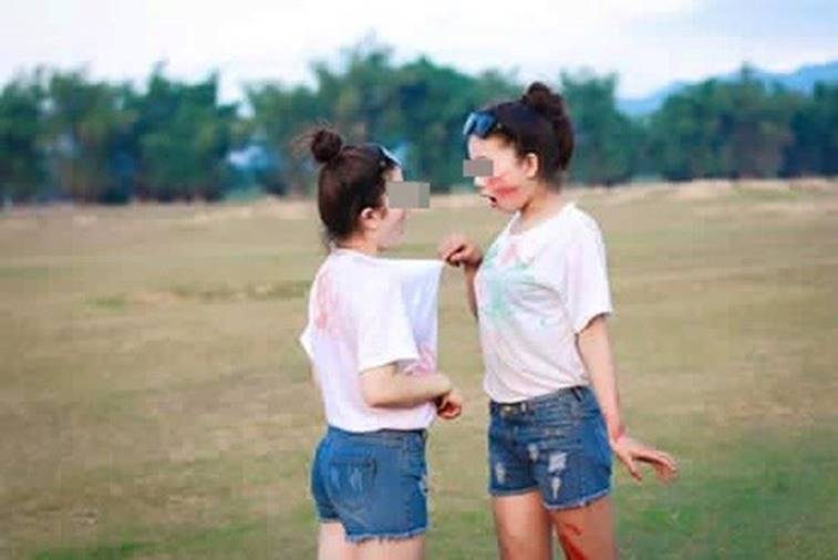 Đã tụt quần bạn nữ khi chụp ảnh kỷ yếu còn quay clip, nam sinh bị ném đá không trượt phát nào-9