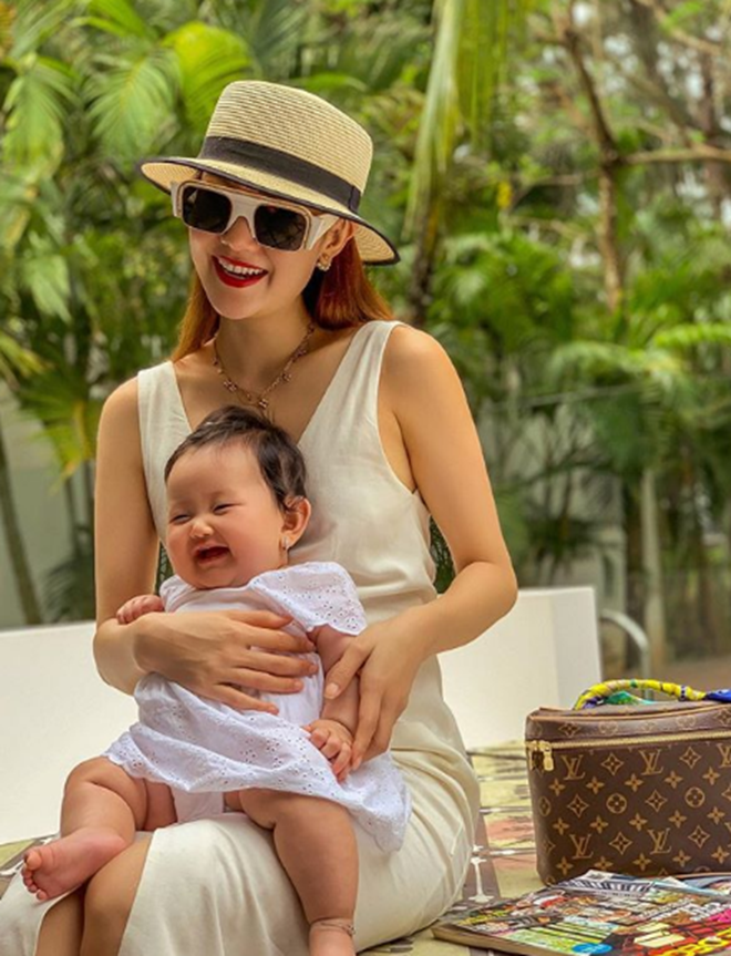 Hết đòi Tăng Thanh Hà dạy nấu ăn lại muốn tập sự làm mẹ bỉm sữa, Minh Hằng đã mót lấy chồng lắm rồi?-2