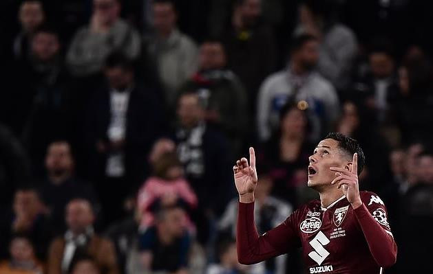 Ronaldo lại vượt Messi về thành tích ghi bàn-2