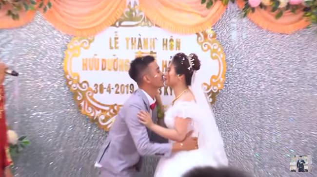 Youtuber Phương Hữu Dưỡng bất ngờ theo vợ bỏ cuộc chơi, Lexus đón dâu, mời cả Chu Bin đến dự, nhưng danh tính cô dâu mới là điều bất ngờ-4