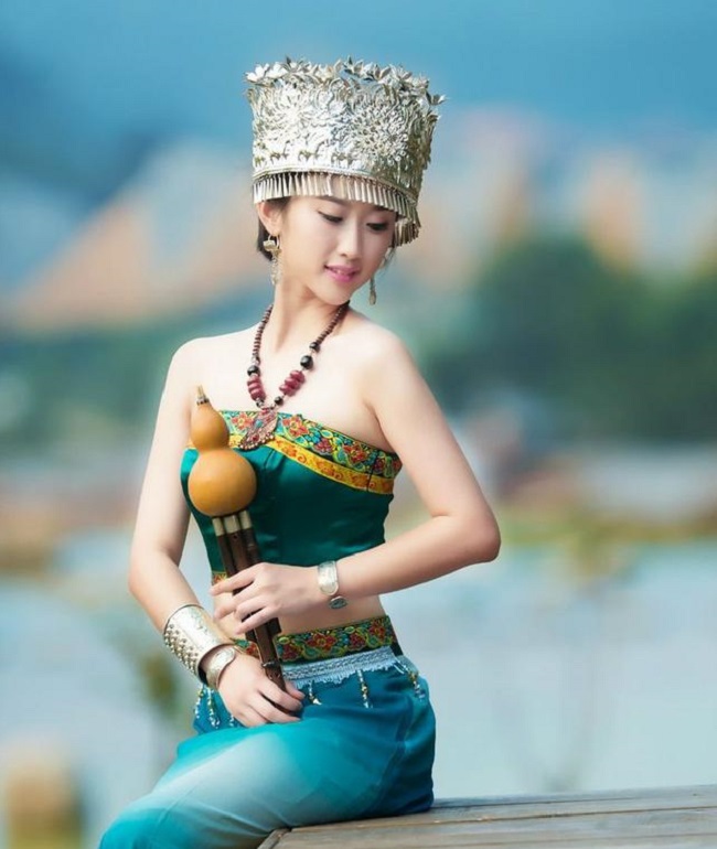 Các cô gái dân tộc thiểu số Trung Quốc đẹp tới mức khiến hoa nhường nguyệt thẹn-10