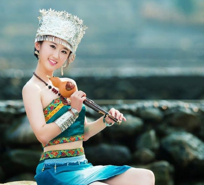 Các cô gái dân tộc thiểu số Trung Quốc đẹp tới mức khiến hoa nhường nguyệt thẹn-11