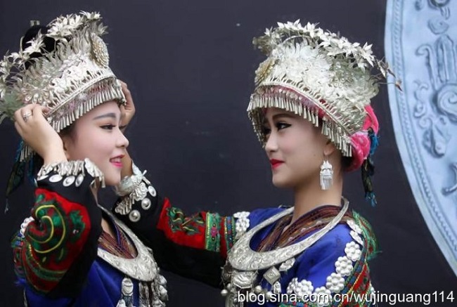 Các cô gái dân tộc thiểu số Trung Quốc đẹp tới mức khiến hoa nhường nguyệt thẹn-12