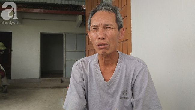 Tâm sự của người cha nhốt con trai như vật nuôi trong chuồng đầy ruồi muỗi: Cái gì đưa vào nó cũng đập phá, ai mà không thương con-1