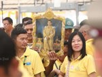 Tân Hoàng hậu Thái Lan bất ngờ gây thiện cảm với dân chúng nhờ một loạt khoảnh khắc đặc biệt chưa từng thấy trong lễ đăng quang của Quốc vương-9