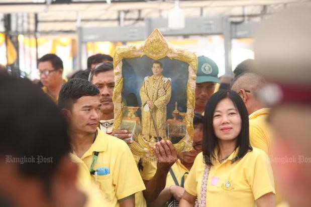Người dân Thái Lan nô nức đổ về hoàng cung mừng lễ đăng quang của Quốc vương-1