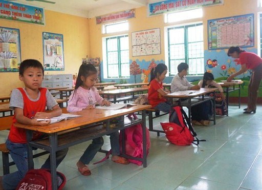 Vụ đâm 6 học trò ở Thanh Hóa: Xóm nghèo đẫm nước mắt tiễn cậu bé xấu số-7