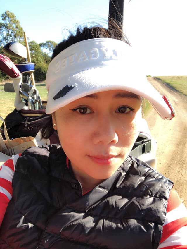 Ẩn dật đã lâu, vợ đại gia kim cương tái xuất sau chuyến du lịch ở Đức, khoe chân dài rám nắng trẻ trung-4