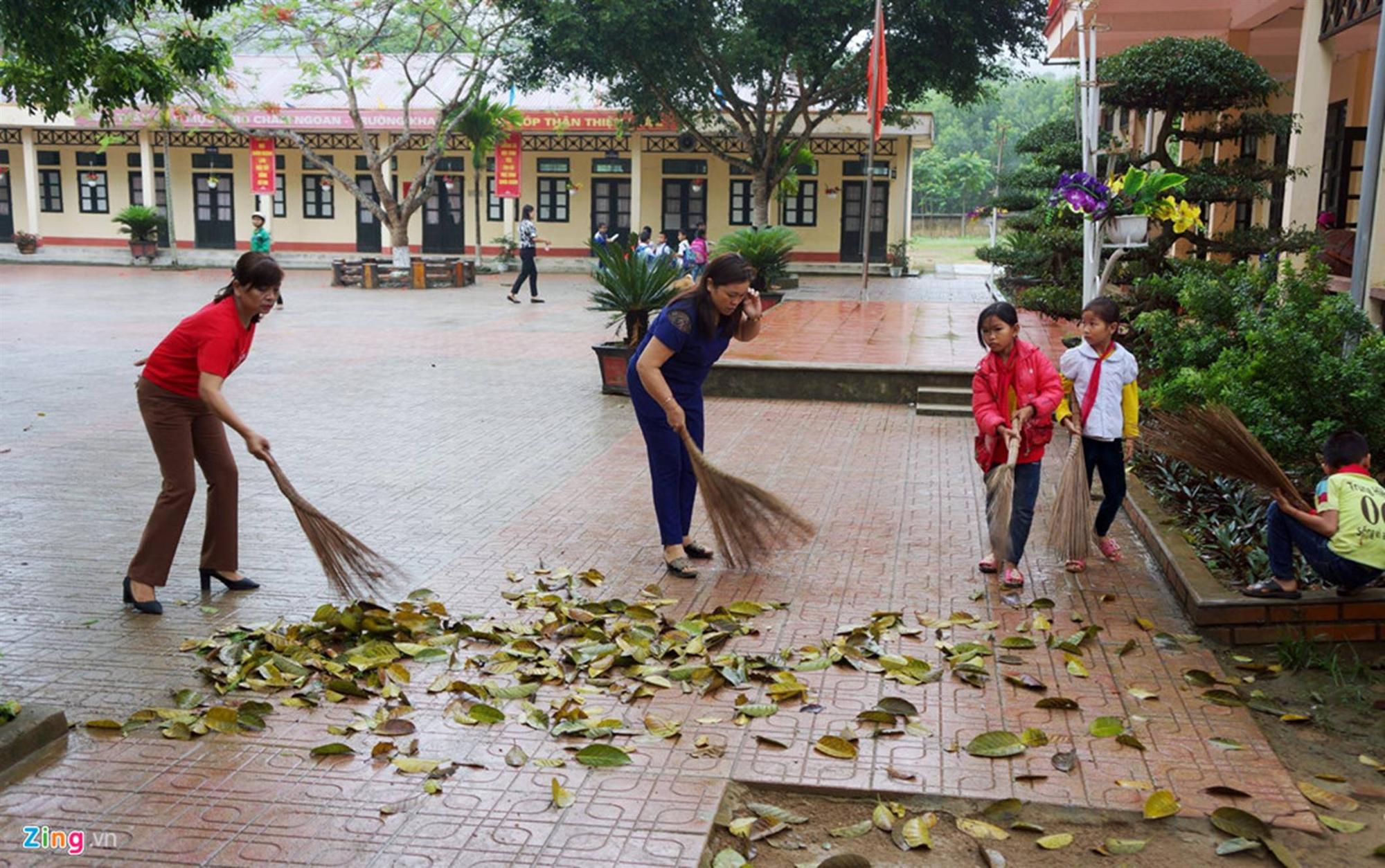 Trường vắng học sinh sau vụ kẻ cầm dao xông vào đâm 6 cô trò-5
