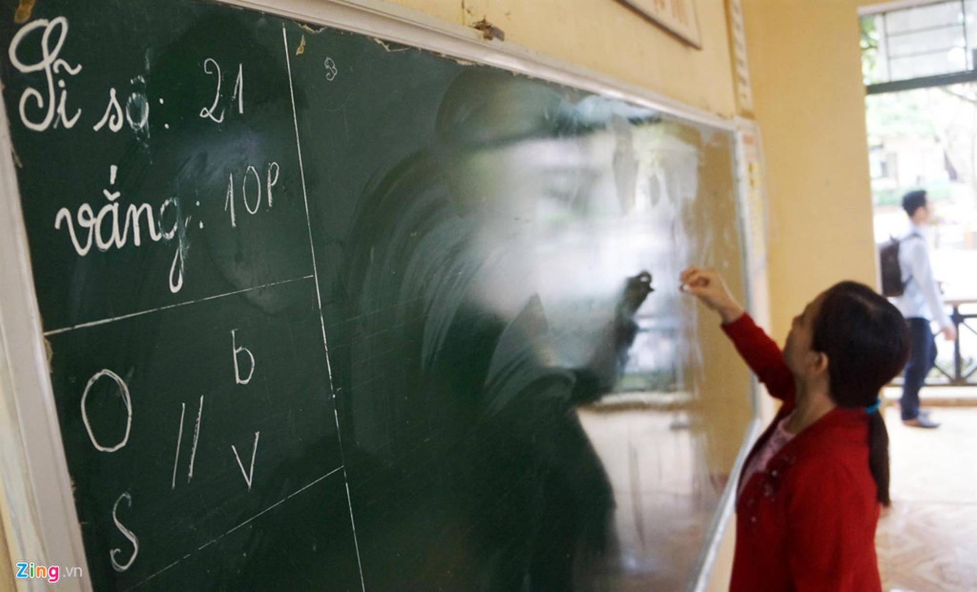 Trường vắng học sinh sau vụ kẻ cầm dao xông vào đâm 6 cô trò-7