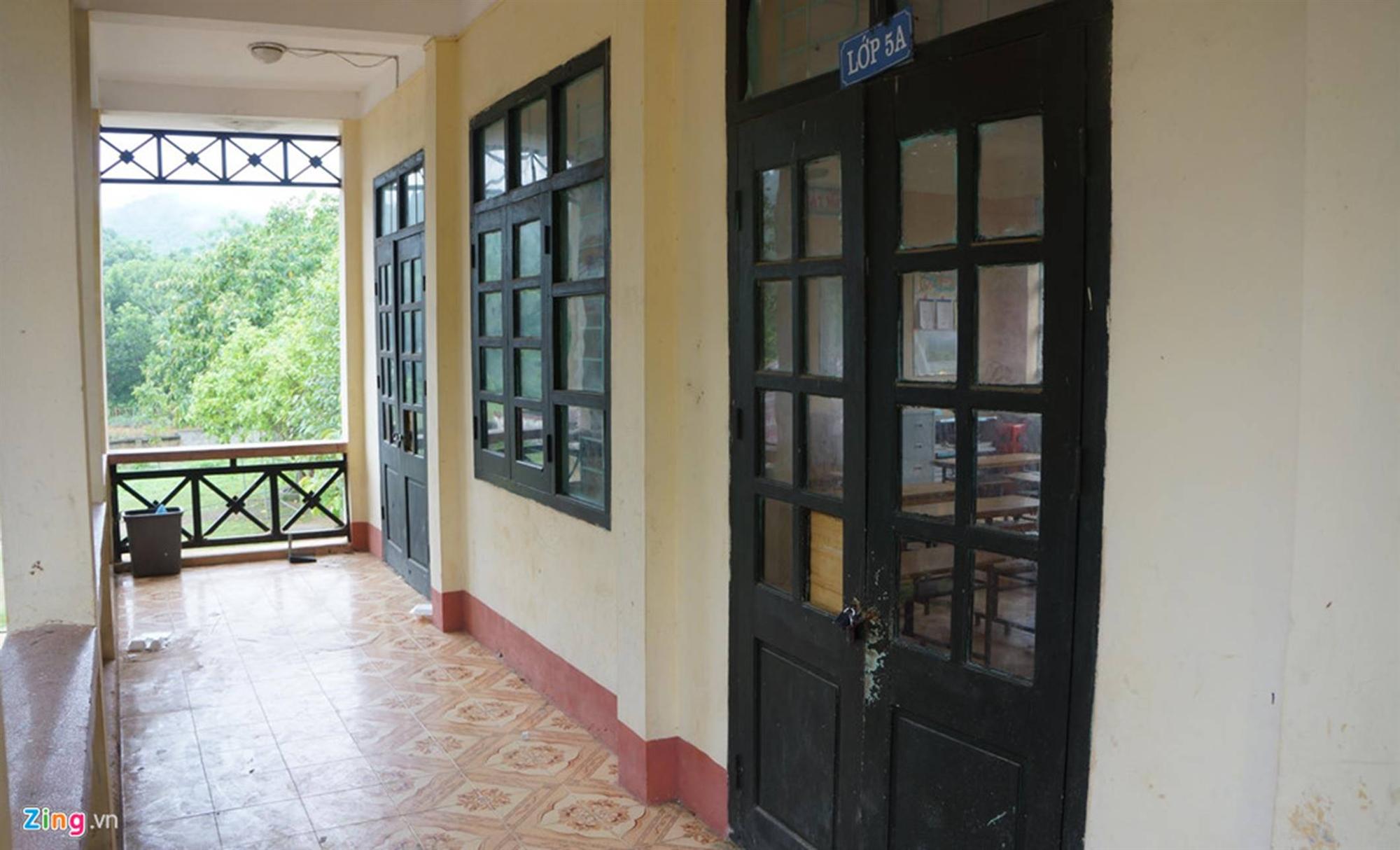 Trường vắng học sinh sau vụ kẻ cầm dao xông vào đâm 6 cô trò-8