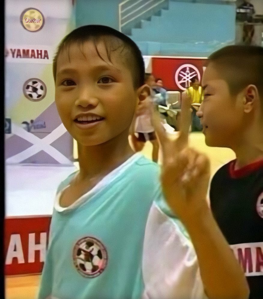 Cười đổ ghế với loạt ảnh thơ ấu mới hé lộ của dàn cầu thủ Việt: Đức Huy chất từ bé, bất ngờ nhất là Lâm Tây-5