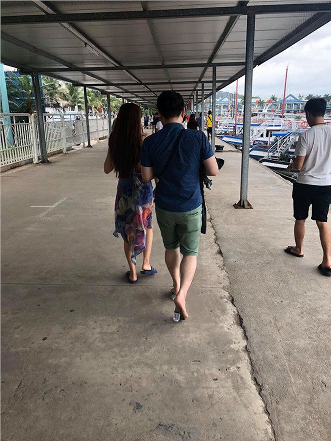 Chàng trai đổi dép lê cho bạn gái còn mình mang guốc lênh khênh, dân tình trông thấy khen ít mà bĩu môi thì nhiều-4