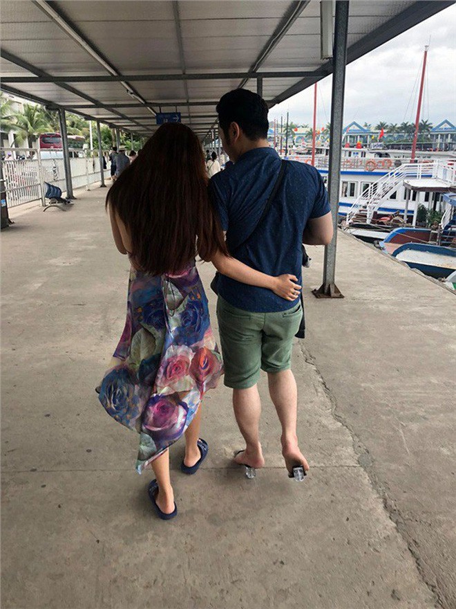 Chàng trai đổi dép lê cho bạn gái còn mình mang guốc lênh khênh, dân tình trông thấy khen ít mà bĩu môi thì nhiều-2