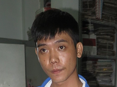 Clip: Chiến sĩ công an khống chế kẻ nghi ngáo đá chém dân trọng thương ở Hải Phòng-2