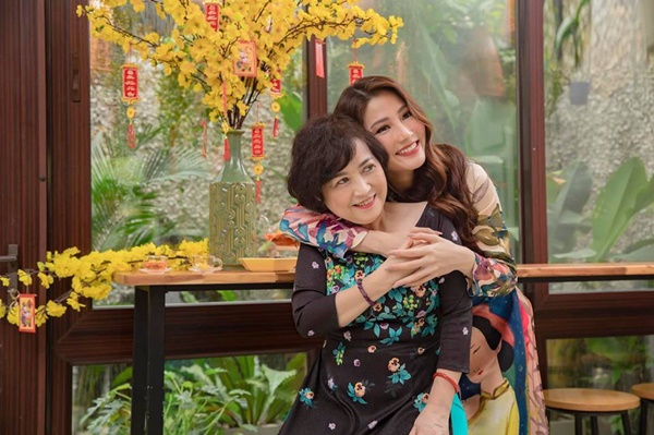 Thay cho mọi lời nói, đây là cách Sao Việt thể hiện tình cảm với đấng sinh thành: cảm động nhất là trường hợp cuối cùng!-1