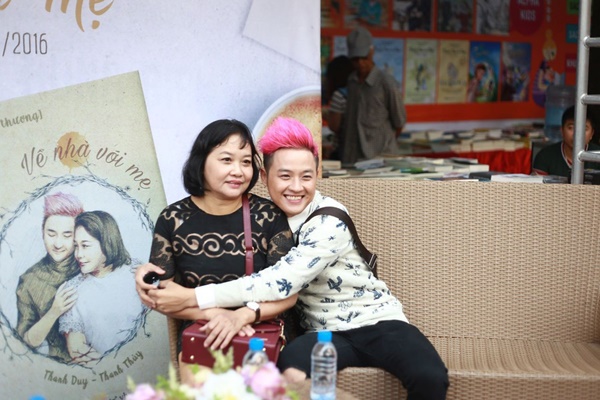 Thay cho mọi lời nói, đây là cách Sao Việt thể hiện tình cảm với đấng sinh thành: cảm động nhất là trường hợp cuối cùng!-7