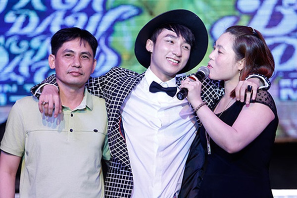 Thay cho mọi lời nói, đây là cách Sao Việt thể hiện tình cảm với đấng sinh thành: cảm động nhất là trường hợp cuối cùng!-8