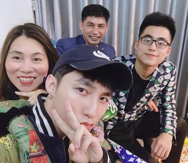 Thay cho mọi lời nói, đây là cách Sao Việt thể hiện tình cảm với đấng sinh thành: cảm động nhất là trường hợp cuối cùng!-10