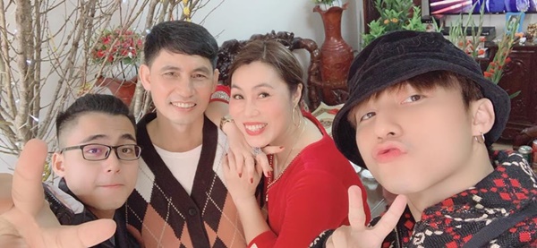 Thay cho mọi lời nói, đây là cách Sao Việt thể hiện tình cảm với đấng sinh thành: cảm động nhất là trường hợp cuối cùng!-11