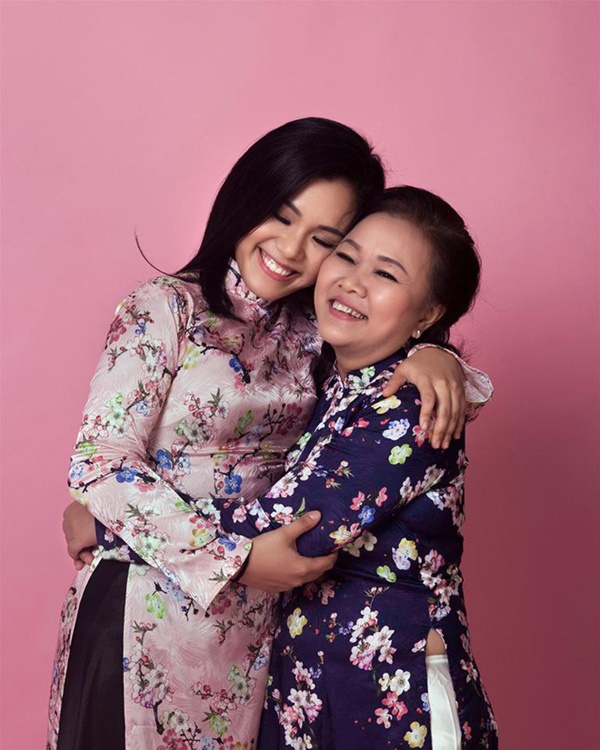 Thay cho mọi lời nói, đây là cách Sao Việt thể hiện tình cảm với đấng sinh thành: cảm động nhất là trường hợp cuối cùng!-12