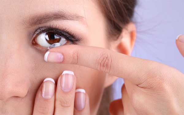 Những bức ảnh đáng sợ này chắc chắn sẽ khiến bạn nghĩ lại nếu trót lỡ đeo lens khi đi ngủ-2