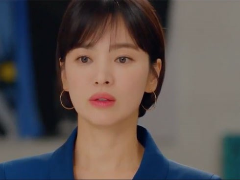 Đang lúi húi rửa bát, tôi điếng người nghe thấy lời thì thầm của bố mẹ chồng tương lai