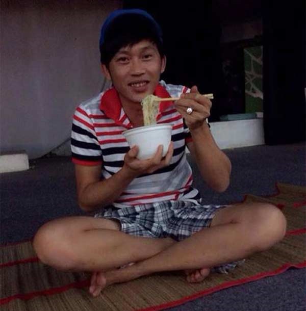 Lối sống đối nghịch của anh em ruột Hoài Linh - Dương Triệu Vũ: Người giản dị như nông dân, kẻ sang chảnh hiếm ai bằng-6